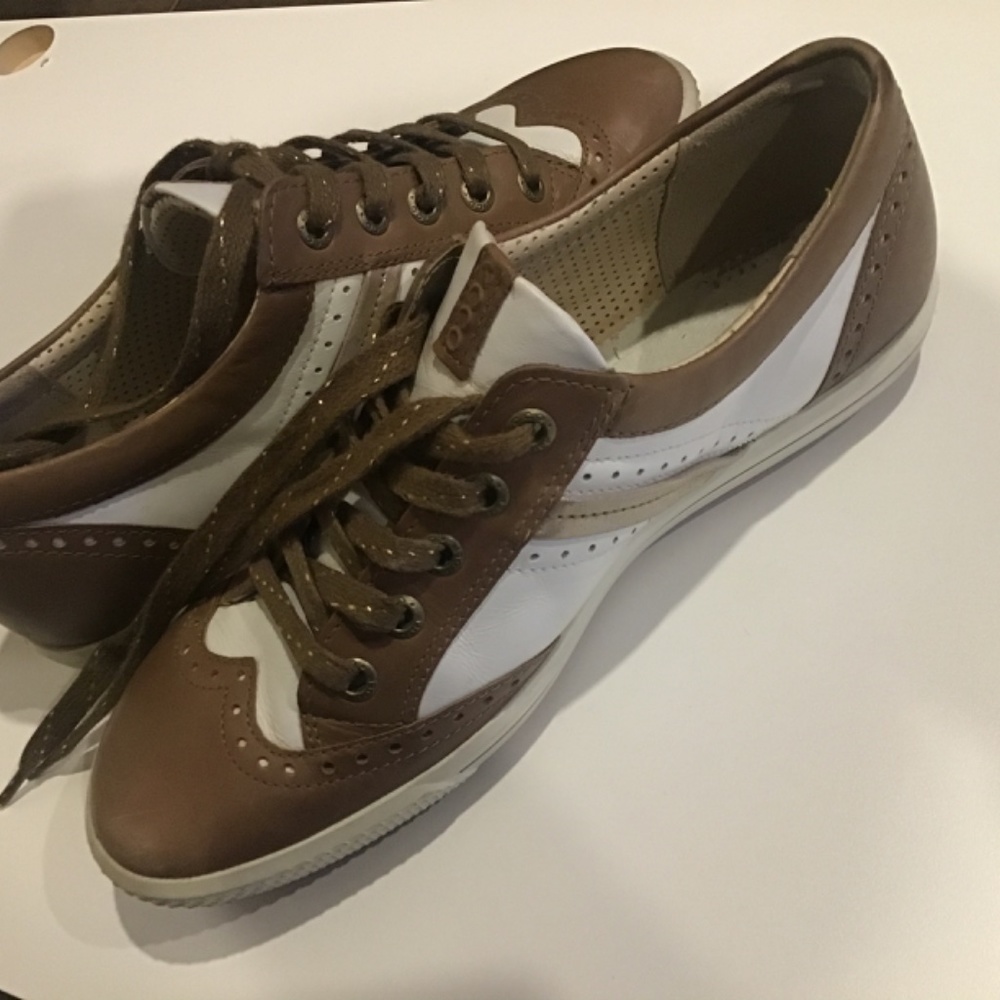 Sneakers - Picture 2 of 8